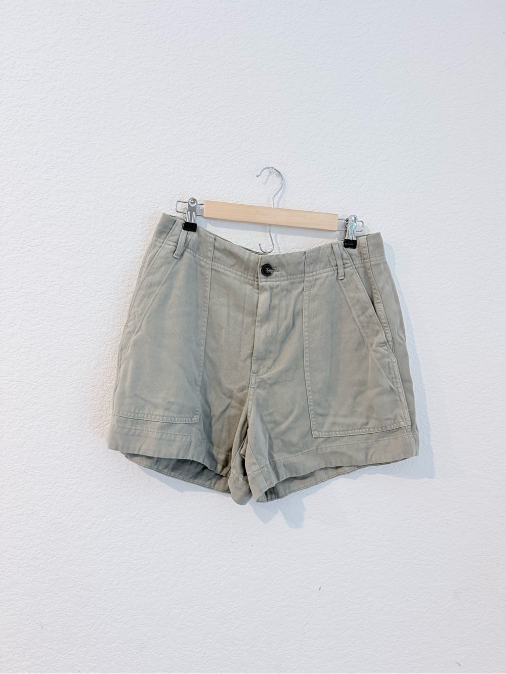 Everlane- The Utility Short in Buttersoft- Size 8